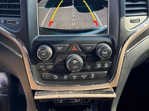 Used 2017 Jeep Grand Cherokee Limited RWD image 15