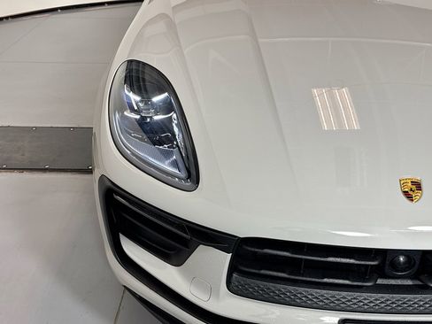 Certified 2025 Porsche Macan AWD/4WD image 28