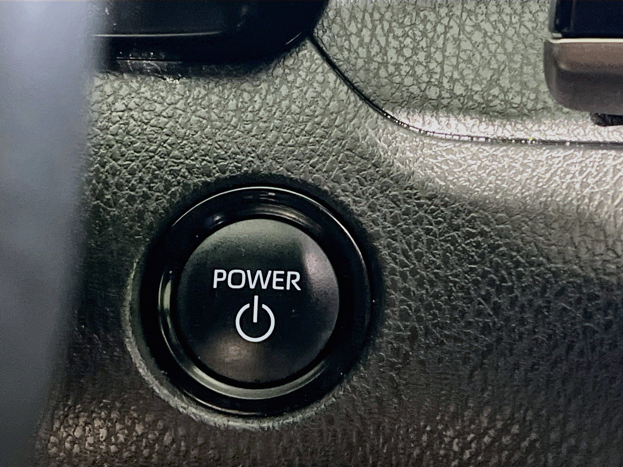 Used 2025 Toyota Camry SE w/ Convenience Package FWD image 16