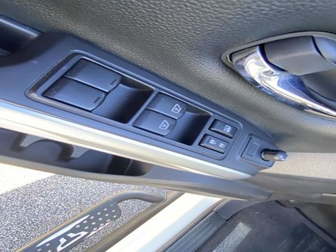 Used 2021 Nissan Titan SV w/ SV Convenience Package image 21