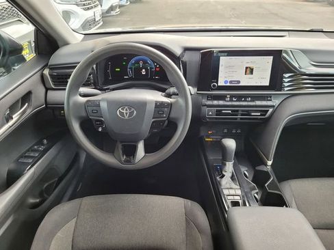 Used 2025 Toyota Camry LE image 7