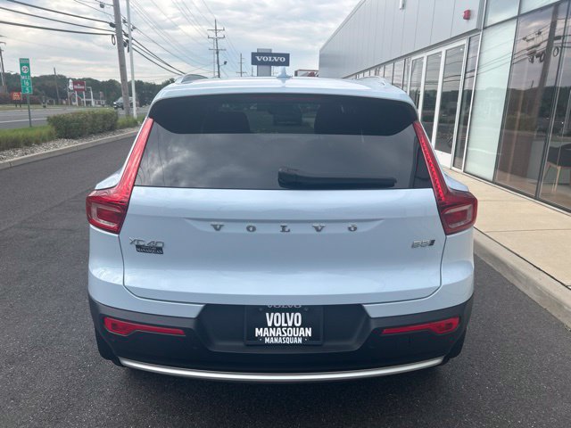 Used 2024 Volvo XC40 B5 Plus w/ Climate Package AWD/4WD image 4