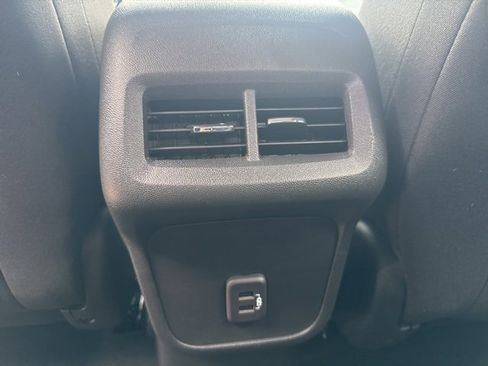 Used 2023 Chevrolet Equinox LT image 31