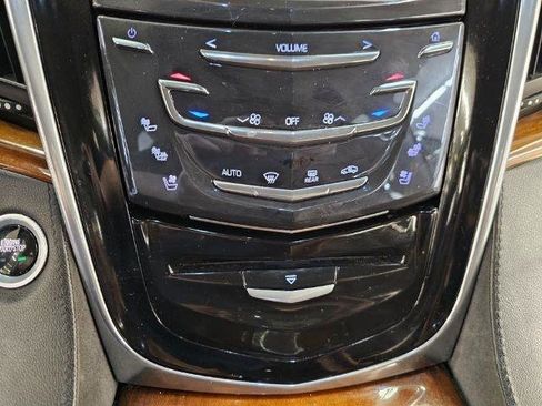 Used 2017 Cadillac Escalade Luxury image 20