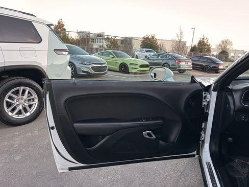 Used 2017 Dodge Challenger R/T image 11