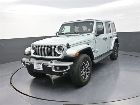 Used 2024 Jeep Wrangler Sahara image 3