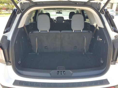 Used 2025 Ford Explorer Active AWD/4WD image 31