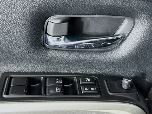 Used 2023 Nissan Titan SV w/ SV Convenience Package image 22