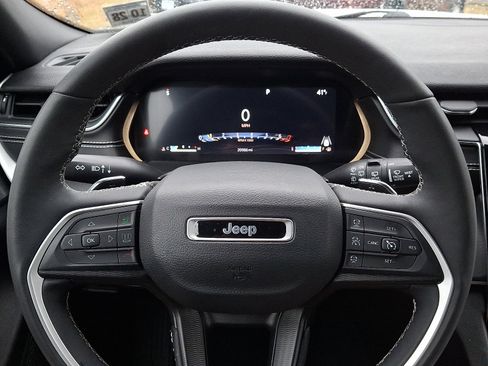 Used 2023 Jeep Grand Cherokee Altitude image 19