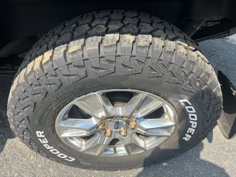 Used 2016 Ford F150 XLT w/ Equipment Group 302A Luxury AWD/4WD image 9