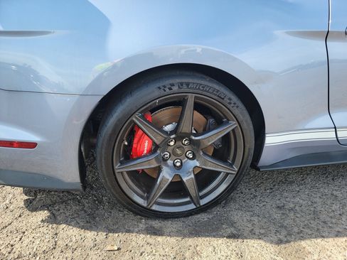 Used 2022 Ford Mustang Shelby GT500 w/ Carbon Fiber Track Pack RWD image 5