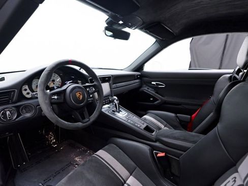 Used 2018 Porsche 911 GT3 RWD image 5