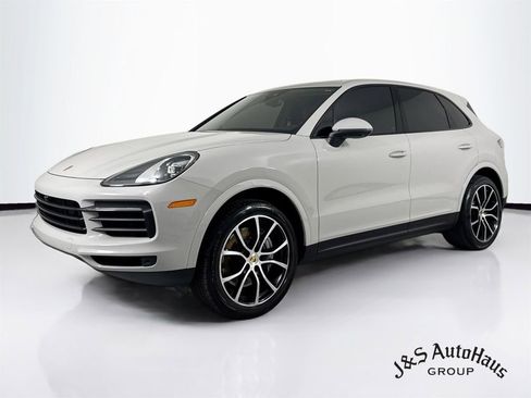Used 2023 Porsche Cayenne Platinum Edition AWD/4WD image 3