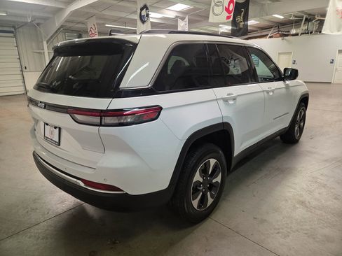 Used 2024 Jeep Grand Cherokee Limited 4xe AWD/4WD image 8