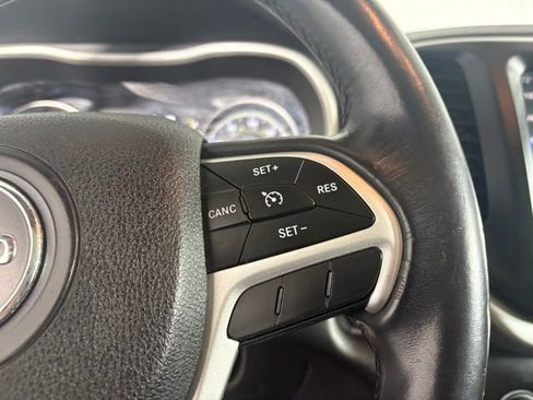 Used 2016 Jeep Cherokee Latitude w/ Comfort/Convenience Group image 11