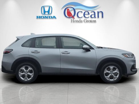 Used 2024 Honda HR-V LX image 2