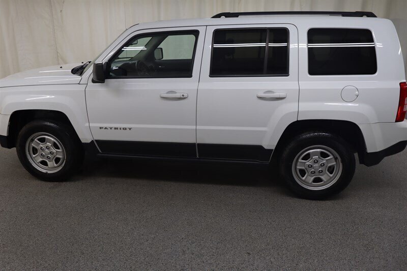 Used 2016 Jeep Patriot Sport w/ Power Value Group AWD/4WD image 4