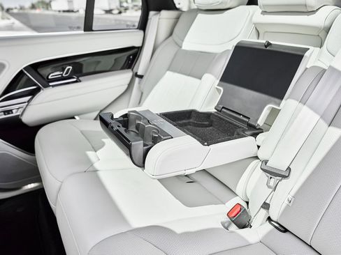 Used 2025 Land Rover Range Rover SE AWD/4WD image 46