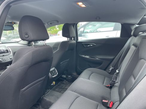 Used 2017 Chevrolet Malibu LT w/ Driver Confidence Package image 4