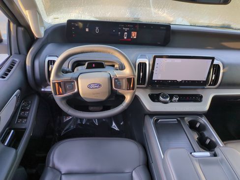 Certified 2025 Ford Expedition Active AWD/4WD image 30