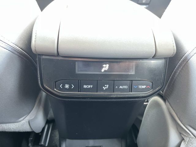 Used 2022 Toyota Highlander LE AWD/4WD image 19