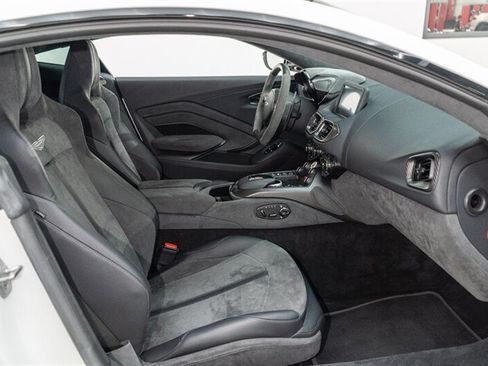 Used 2023 Aston Martin V8 Vantage Coupe RWD image 40