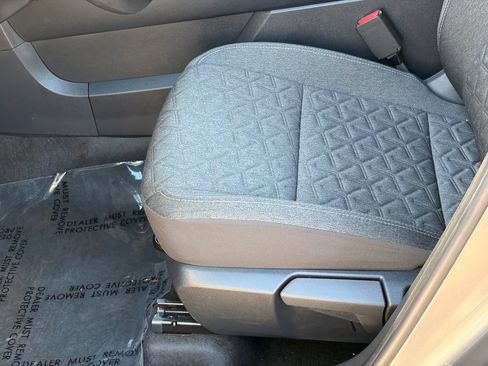 Certified 2025 Nissan Kicks SV FWD image 18