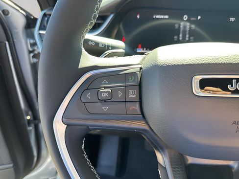 New 2025 Jeep Grand Cherokee Altitude image 30