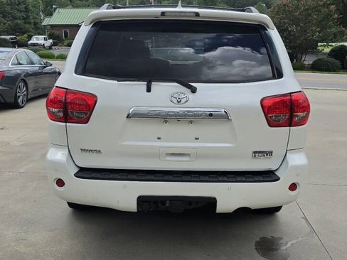 Used 2010 Toyota Sequoia Platinum RWD image 5
