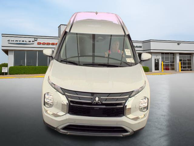 Used 2025 Mitsubishi Outlander SE AWD/4WD image 3