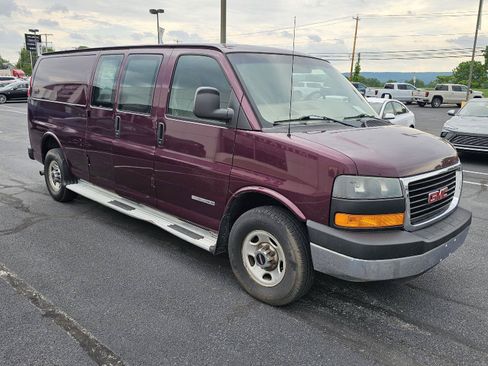 Used 2005 GMC Savana 3500 Extended RWD image 3
