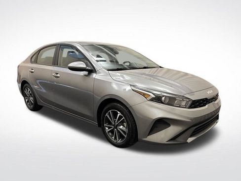 Used 2024 Kia Forte LXS FWD image 3