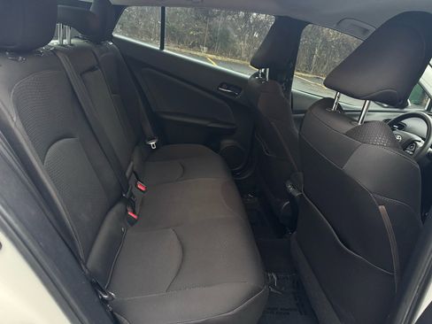 Used 2019 Toyota Prius L Eco image 19