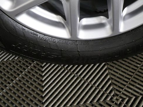 Used 2024 Chrysler Pacifica Touring-L FWD image 24