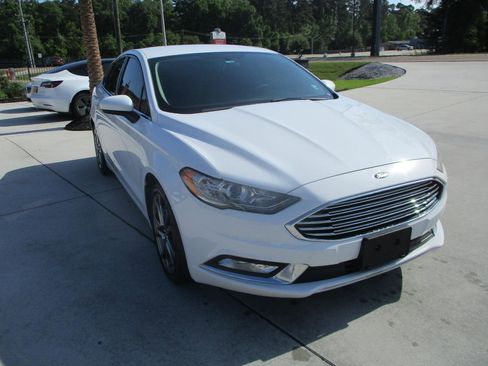 Used 2017 Ford Fusion SE w/ Equipment Group 201A image 11