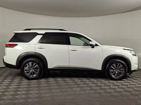 Used 2022 Nissan Pathfinder SV AWD/4WD image 10