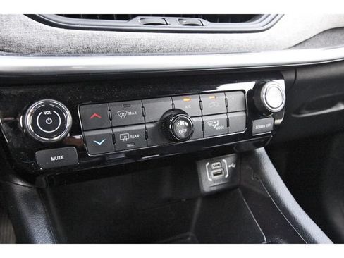 Used 2024 Jeep Compass Latitude AWD/4WD image 23