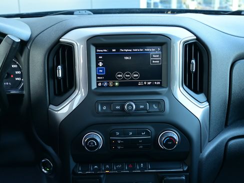 Used 2023 Chevrolet Silverado 1500 Custom image 18