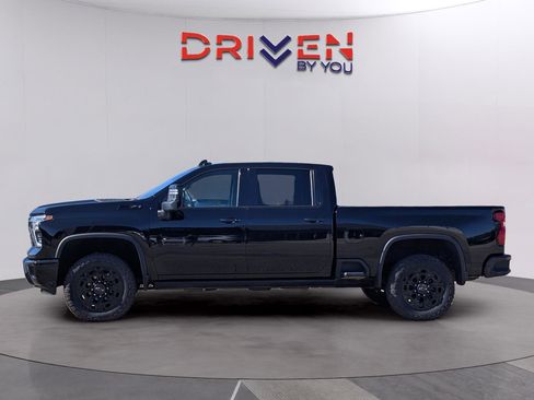 Used 2024 Chevrolet Silverado 3500 LTZ w/ LTZ Plus Package image 2