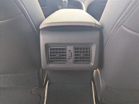 Used 2018 Toyota Camry XLE FWD image 12