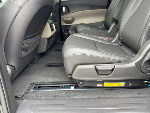 New 2026 Kia Carnival EX image 20