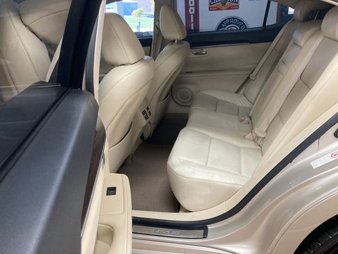 Used 2013 Lexus ES 350 w/ Luxury Pkg image 16