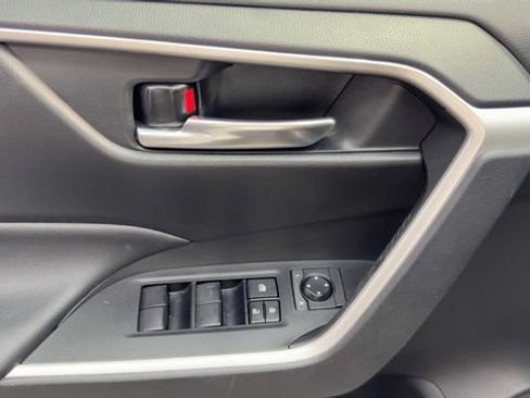 Used 2021 Toyota RAV4 XLE FWD image 19