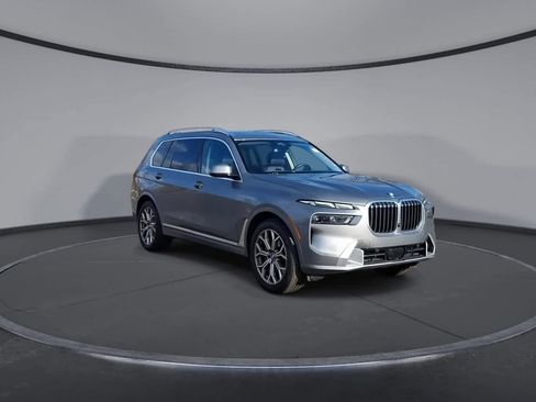 Used 2023 BMW X7 xDrive40i image 2