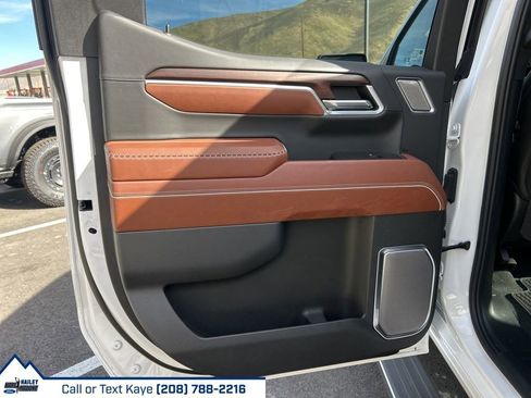 Used 2025 GMC Sierra 1500 Denali Ultimate image 17