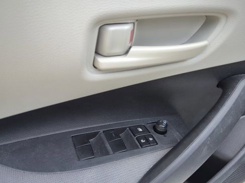 Used 2023 Toyota Corolla LE FWD image 8