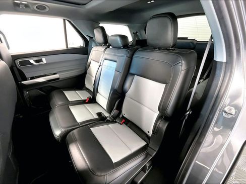 Used 2022 Ford Explorer XLT w/ Equipment Group 202A image 26