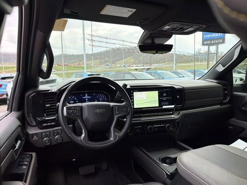 Used 2024 Chevrolet Silverado 2500 ZR2 w/ Technology Package image 15