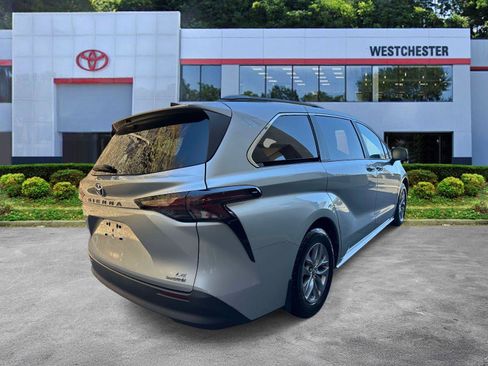Certified 2023 Toyota Sienna LE image 4