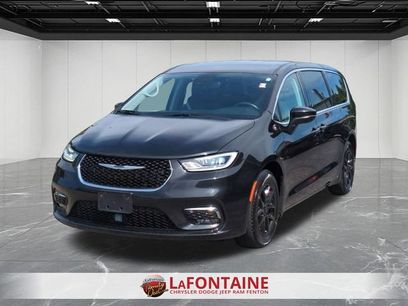 Used 2023 Chrysler Pacifica Touring-L